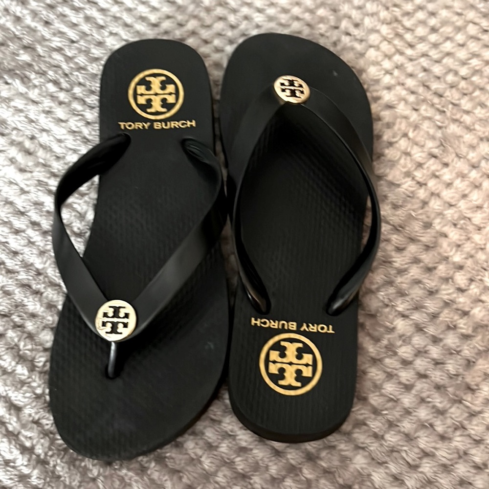 Black and gold tory burch flip flops. women’s 6